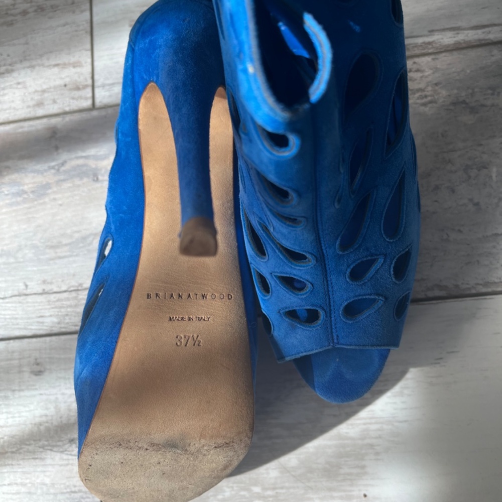 heels - Picture 4 of 9